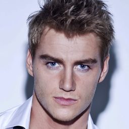 Alexey Vorobyov - 列根演員 飾演Andrei Novikov