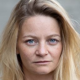 Ingvild Lien - Varg Veum - Fallen Angels演員 飾演Trine