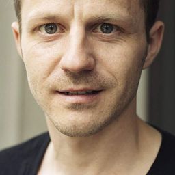 羅福·彼得·卡爾 飾演 "Erbse"