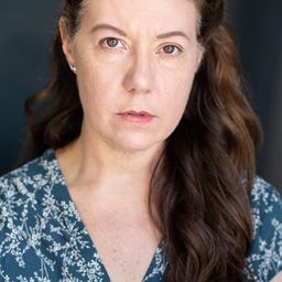 Susan Willis 飾演 Cashier