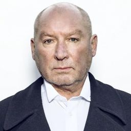 Sławomir Rokita 飾演 Bartender's Father