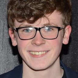 David Rawle 飾演 George Roy Hill