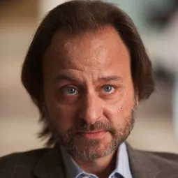 費雪·史帝夫 - PERFUMANIA演員 飾演Burt