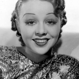 Iris Adrian 飾演 Dolly - Cafe Waitress