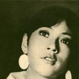集三枝子 飾演 