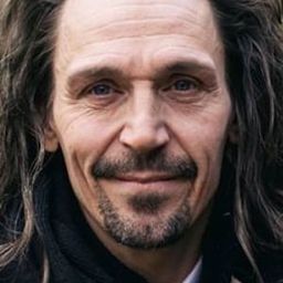 Tarmo Sakari Hietala 飾演 Finsk vakt