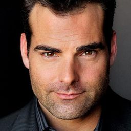 Brien Perry 飾演 Jean Luc