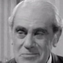 Kenneth Benda 飾演 Lord Chief Justice