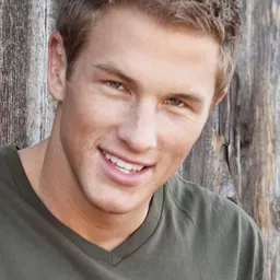 安東尼寇納奇尼 飾演 Tyler Sloan