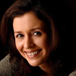 Shernaz Patel 飾演 Devyani Dutta
