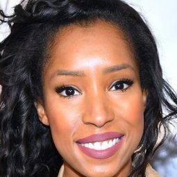 Andrea Laing 飾演 Anita