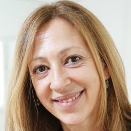 Ana Bustorff 飾演 Cunhada de Alfredo