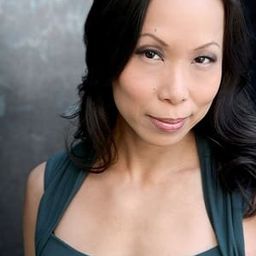 Adora Dei 飾演 Dr. Ngawa