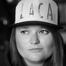 Kim Beavers - Richard Peter Johnson演員 飾演Jess the Mess