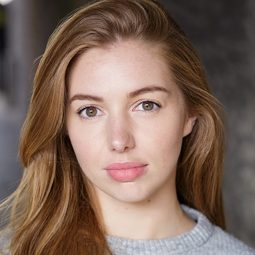 Seána Kerslake 飾演 Mary