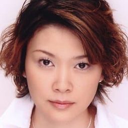 本田貴子 飾演 Touko Aozaki (voice)