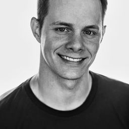 Bryan McClure 飾演 Jonathan