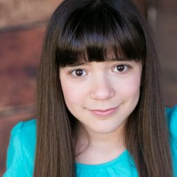 Chloe Noelle 飾演 Herself