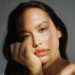 娜塔莉亞·阿札哈拉 - 心動隔扇窗：飄洋過海演員 飾演Daniela