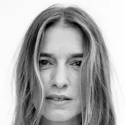 Joana Preiss 飾演 Mother