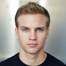 Marshall Williams 飾演 Kam