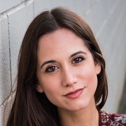 Christina Notto 飾演 Meditation Voice (voice)