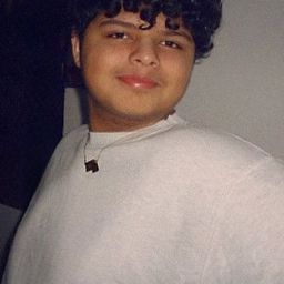 Sindhyar Baloch 飾演 Robust Teen