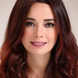 歐茲谷·納瑁 飾演 Gülendam Yayladalı