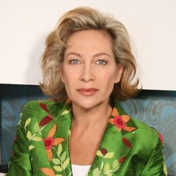 Brümilda van Rensburg 飾演 Lizzie