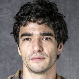 Caio Blat 飾演 Antonio