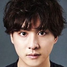 渡部秀 飾演 Fukushi
