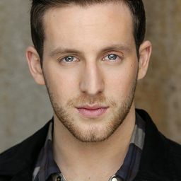 Riley Litman 飾演 Private Walter Reeves