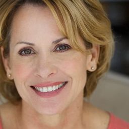 Anne Marie Howard 飾演 Grant & Sattler Realtor