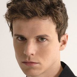 魯艾利·歐康納 飾演 Fraser