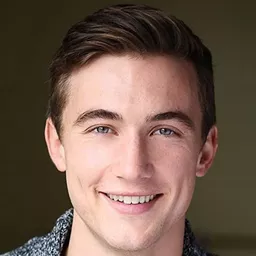 Jordan Burtchett 飾演 Colin