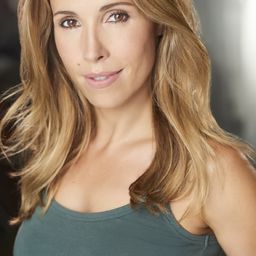 Daniela Nyffenegger 飾演 Swiss Pandemic Survivor