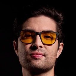 察洛斯·康波瓦 飾演 Zernan