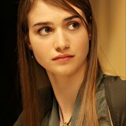 Nadir Caselli 飾演 Elena