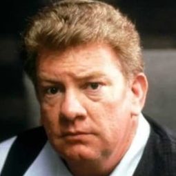 查爾斯·霍拉漢 - 烈燄狂峰演員 飾演Paul Dreyfus