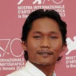 Rous Mony - 他們先殺了我父親：柬埔寨女孩的回憶演員 飾演