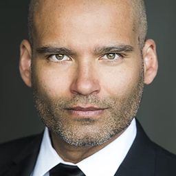 Shaker Paleja 飾演 Pablo