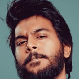 Sananth Reddy 飾演 Anwar