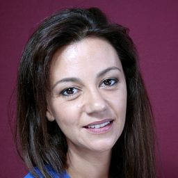 Marie-Julie Baup 飾演 Martine Marot