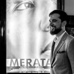 Heperi Mita 飾演 Self - Narrator (voice)