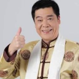 Zhidan Su 飾演 Old Hu