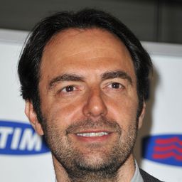 Neri Marcorè 飾演 Nello Balocchi