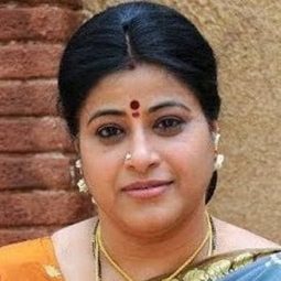Sudha 飾演 Karthik's Mother