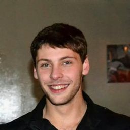 Giorgio Maiocchi 飾演 Nong