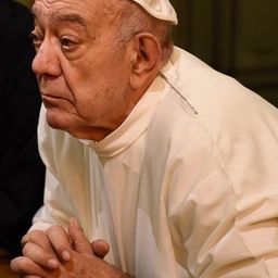 Benedetto Raneli 飾演 Presidente Caruso