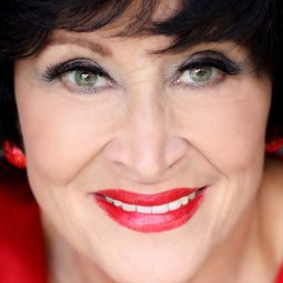 Chita Rivera 飾演 Self